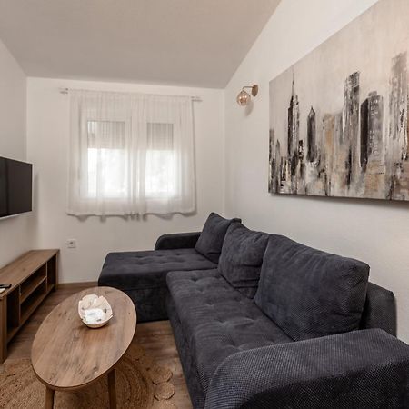 Olive Grove Apartment Bar Exterior photo